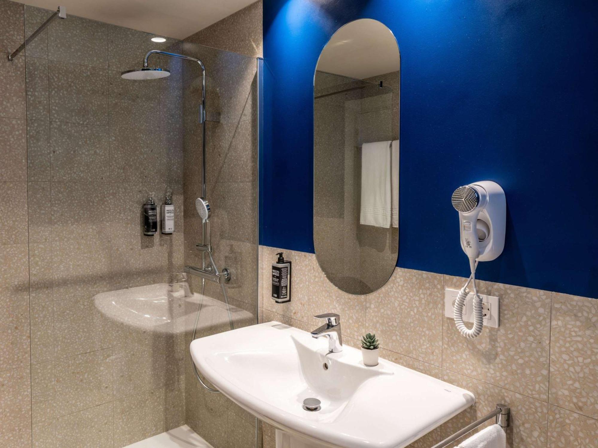 Hotel Ibis Styles Zaragoza Ramiro I Esterno foto
