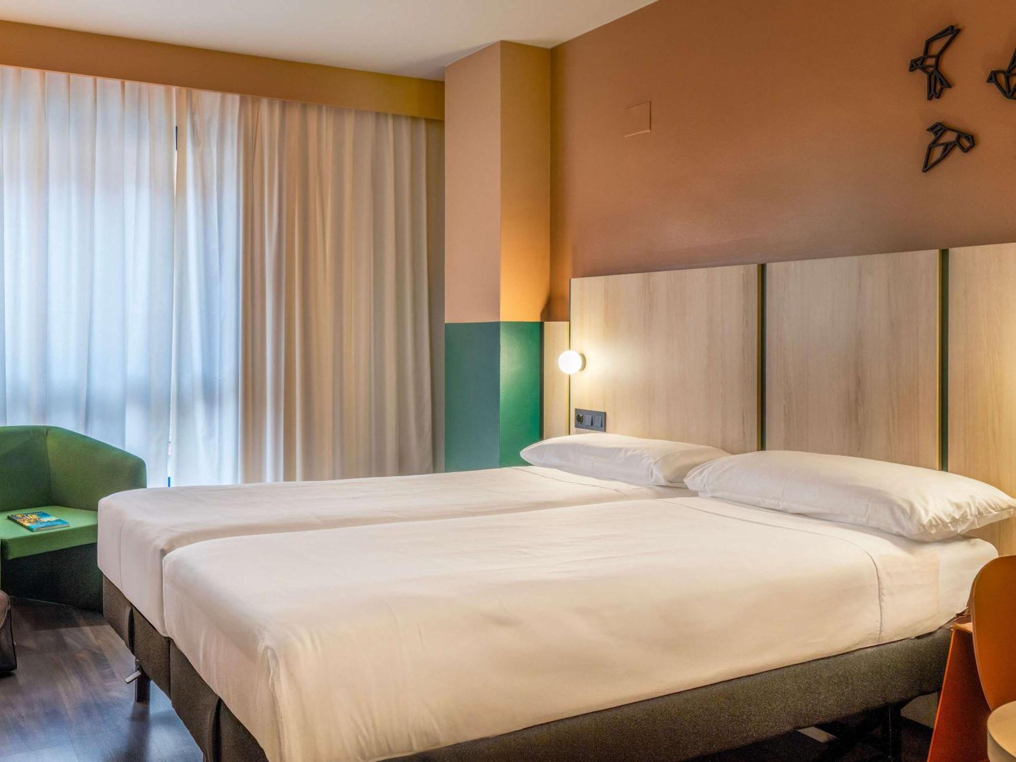 Hotel Ibis Styles Zaragoza Ramiro I Esterno foto